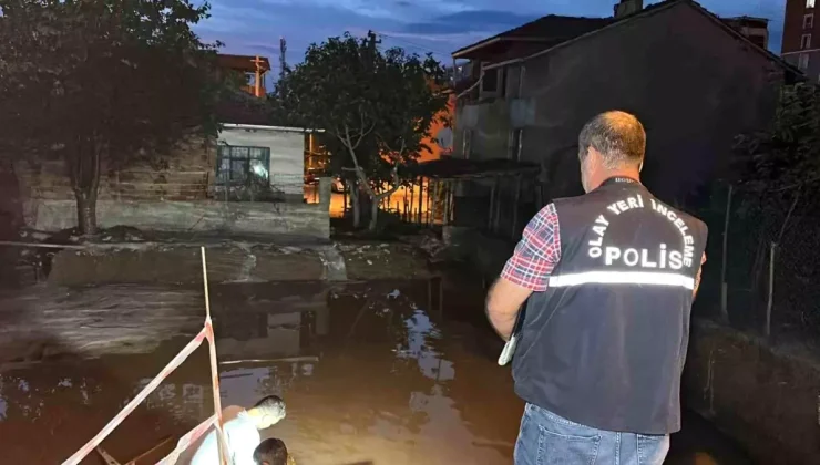 Uşak’ta komşu kavgasında inşaat çukuruna düşen 2 kişi yaralandı