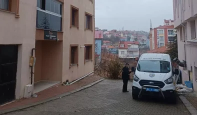 Uşak’ta çocukları odada uyurken eşini öldürdü